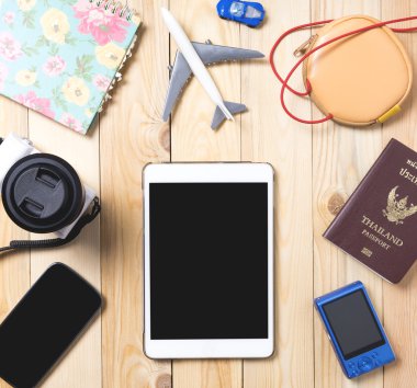 Fotoğraf ve resim yaz tatil Tema için boş ekran ile tablet.