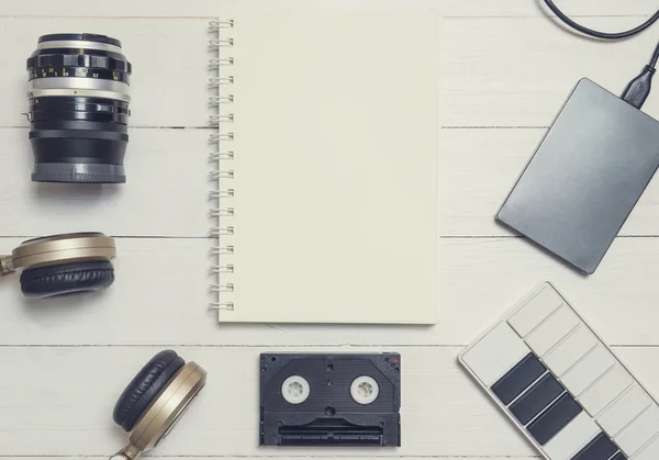 Cuaderno en blanco con objetos hobby, Cuaderno de fotografía . — Foto de Stock