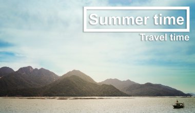 Sümer zaman seyahat zaman Adası arka plan afiş. Yaz plaj okyanus arka plan üzerinde seyahat metin. Japonya Adası yaz seyahat arka plan afiş,