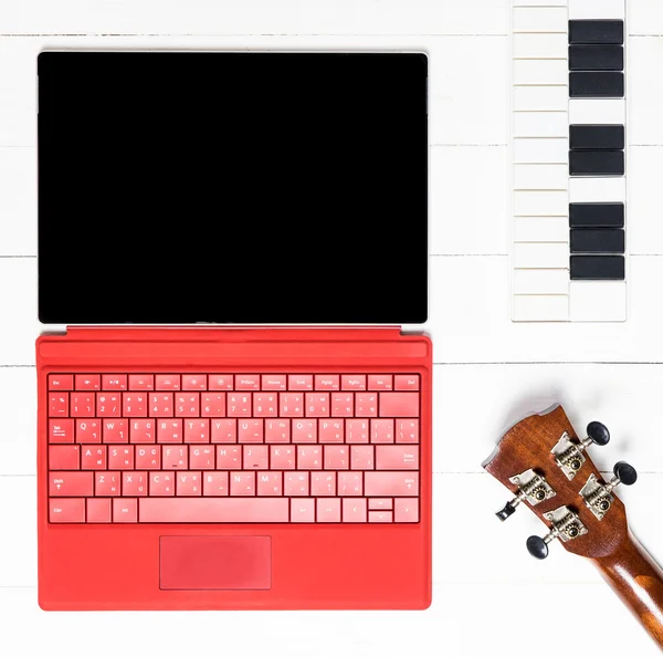 Red Tablet Computer Music Making — Stock Photo, Image