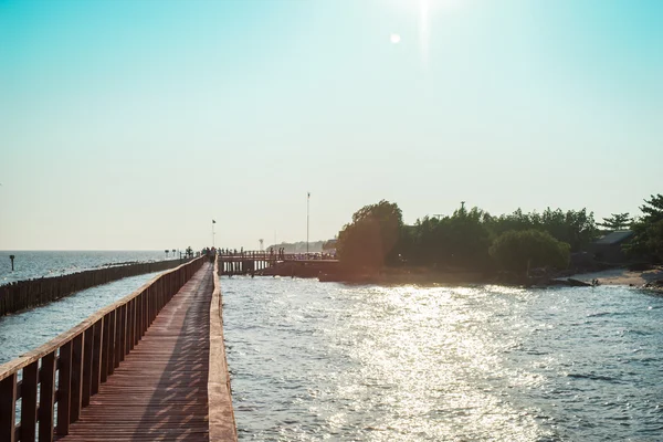 Most na plaży woda ton vintage — Zdjęcie stockowe