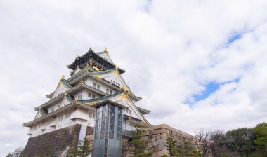 Osaka Kalesi kış bulutlu günde