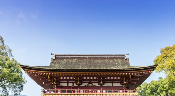 Tetto del santuario giapponese con spazio di copia superiore — Foto Stock