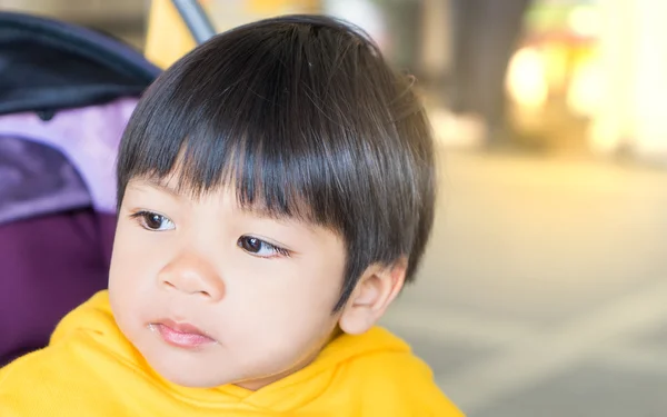 Japoński chłopiec z oczy pełne łez, płacz — Zdjęcie stockowe