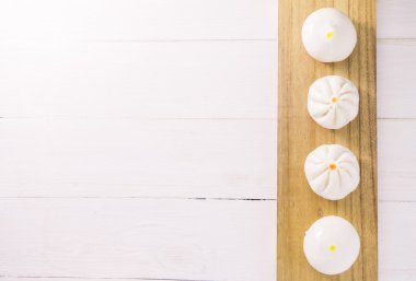 Çin Bun satırı ahşap tepsi üzerinde