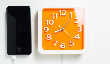 Akıllı telefona bağlama duvar saati