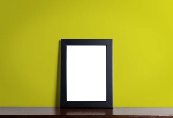 Marco de imagen moderno negro sobre fondo amarillo — Foto de Stock