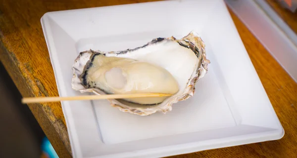 Hiroshima Grilled Fresh Oyster take away — Stock Photo, Image