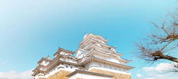 Himeji Château sous ciel pastel aqua — Photo