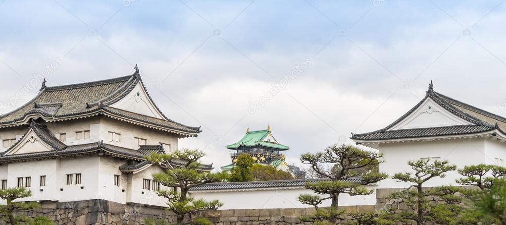  Tourists are entering Osaka Castle at the front Entrance.