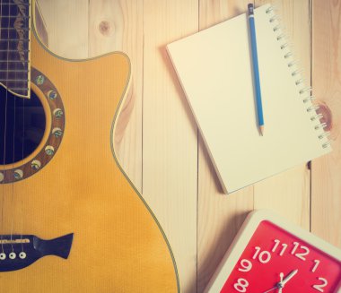 Boş kitap ile gitar müzik yazma kez. 