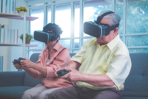 Senior Pareja Asiática Está Jugando Videojuego Uso Gafas Para Tecnología — Foto de Stock