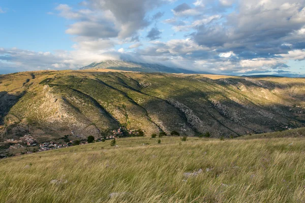 Montagna e le nuvole — Foto Stock