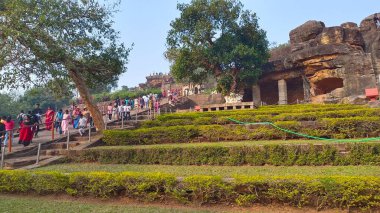Bhuvneshwar-Odisha-India - 29 Aralık 2025-Antik Udaigiri Mağaraları Bhubneshwar, Odisha, Hindistan 'da kayaları keserek oluştu. Burası UNESCO Dünya Mirası.