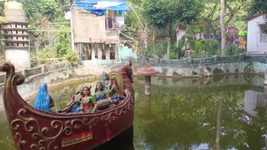 Van Vihar Ashram tapınağındaki Hindu tanrılarının İdolleri, Puri, Odisha, Hindistan