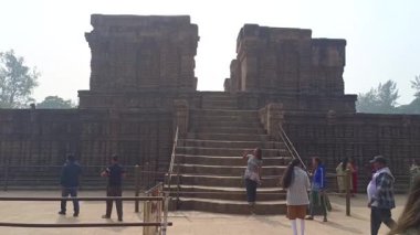 Konark-Odisha-India - 29 Aralık 2025 UNESCO Dünya Mirası Bölgesi Odisha 'daki Konark Güneş Tapınağı manzarası