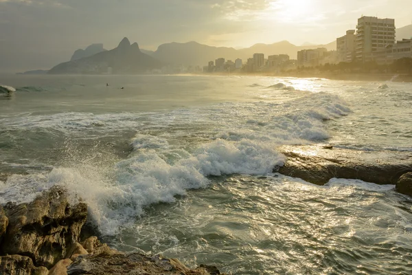 Solnedgång i Rio de Janeiro stad — Stockfoto