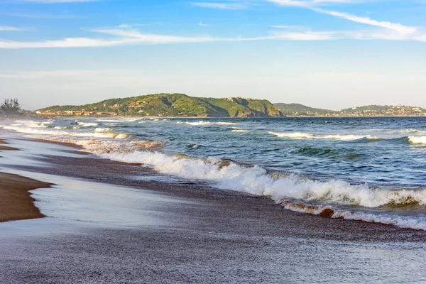 Mar y arena de la playa de Tucuns en Buzios — Foto de Stock