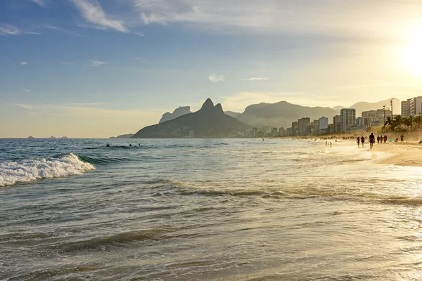 Puesta de sol en la playa de Ipanema —  Fotos de Stock