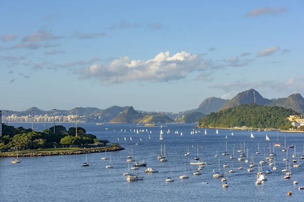 Guanabara bay en heuvels — Stockfoto