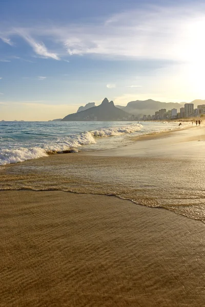 Pôr do sol na praia de Ipanema — Fotografia de Stock