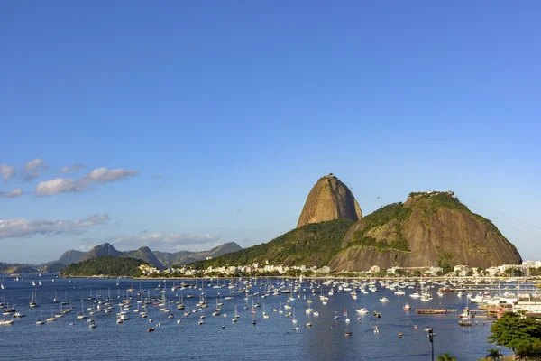 BotafogoPlajı ve koyu Sugar Loaf hill ile