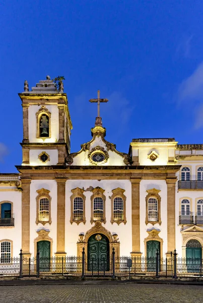 Fachada Una Iglesia Antigua Histórica Del Siglo Xviii Plaza Central —  Fotos de Stock