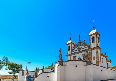 Minas Gerais 'deki Kongonhas şehrinde Bom Jesus de Matosinhos' un mabedi ve on iki peygamberin heykelleri Aleijadinho tarafından yapılmıştır.