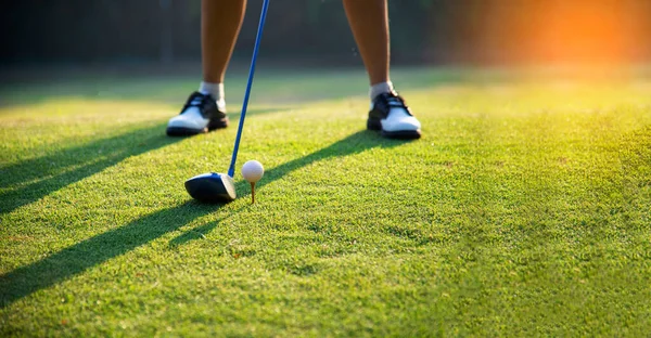 Glad Och Glad Över Kvinnan Golfspelare Att Vinna Putt Boll — Stockfoto