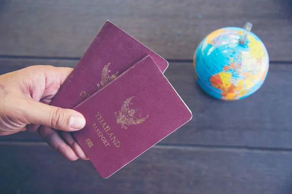 Viajante Acessórios Passeio Mapas Itens Passaporte Mochila Turismo Homem Visita — Fotografia de Stock