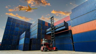 Dünya çapında lojistik taşımacılıklarda liman, nakliye ve konteynır hizmetlerindeki konteynırlar