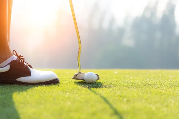Vrouwen Golfer Met Behulp Van Golfclubs Helpen Twist Warmen Lichaam — Stockfoto