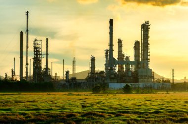 Petrol deposu olan rafineri endüstrisinin manzarası. İş Fabrikası Doğal Petrol / Doğalgaz Sanayii