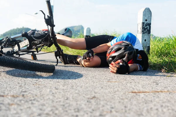 Accidente Chocó Con Joven Ciclista Lesiones Pierna Después Accidente Chocó — Foto de Stock