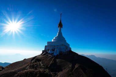 Sadece erkekler için Mulayit Manastırı Pagoda: Moei Wadi, Myanmar