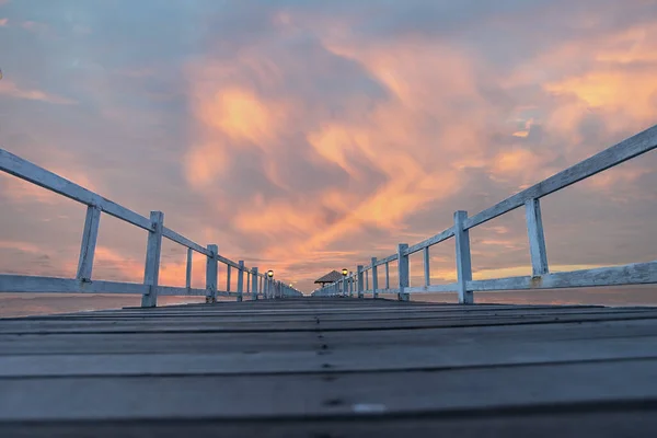 Ponte Boscoso Nel Porto Lungo Sunrise Wooden Molo Tra Tramonto — Foto Stock