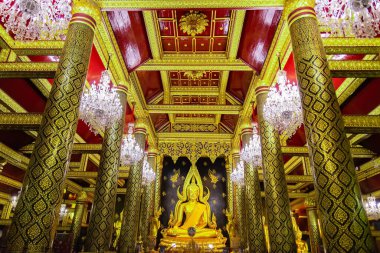 Phitsanulok / Tayland - 27 Aralık, 2019. Phra Buddha Chinnarat Dünyanın en güzel Buda 'sı