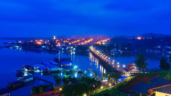 Hermosa Escena Atardecer Viejo Puente Madera Sangklaburi Provincia Kanchanaburi Tailandia —  Fotos de Stock