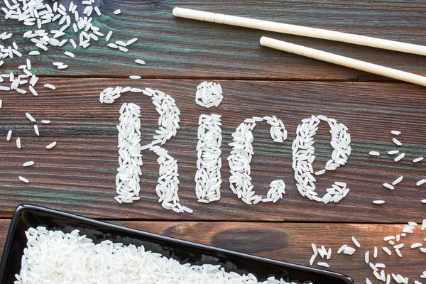 Ryżu słowo napisane litery ryżu na płycie — Zdjęcie stockowe