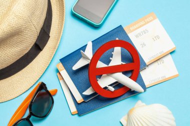 Tatil yok. Kapalı vize. Berbat bir yaz tatili. Uçuş yasağı. Pasaportlar ve uçak biletleri çizilmiş.