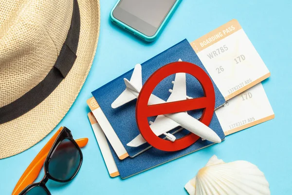 No vacation. Closed visa. Spoiled summer vacation. Ban on flight. Passports and plane tickets are crossed out — Stock Photo, Image