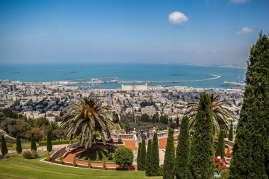 Hayfa, İsrail, 05.06.2017 Şehir ve deniz manzarası güneşli bir günde