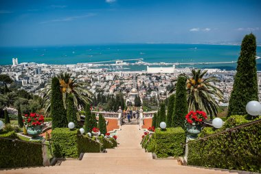 Hayfa, İsrail, 05.06.2017 Şehir ve deniz manzarası güneşli bir günde