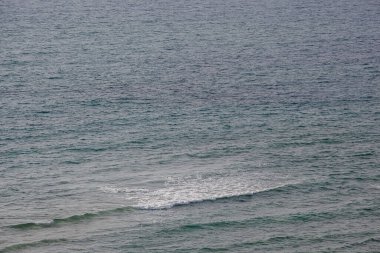 Akdeniz 'deki dalgalar, sakin akşam denizi, minimalizm, yakın çekim dalgaları