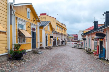Porvoo, Finlandiya eski şehirde renkli sokak