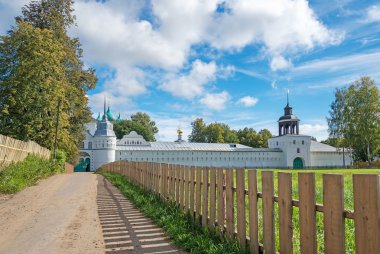 Yaroslavl bölgesinde, Rus altın yüzük güzel Ortodoks Manastırı ile manzara