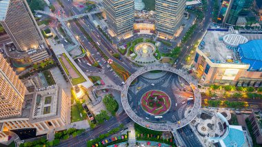 Sokaklar lujiazui Finans Merkezi, Şangay. Oryantal inci Tv Kulesi görünümünden