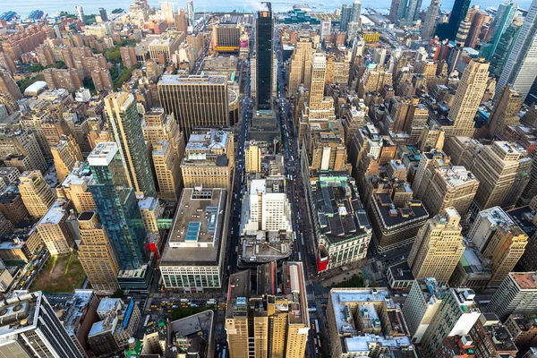 Manhattan stadsgezicht met wolkenkrabbers, New York City (luchtfoto) — Stockfoto