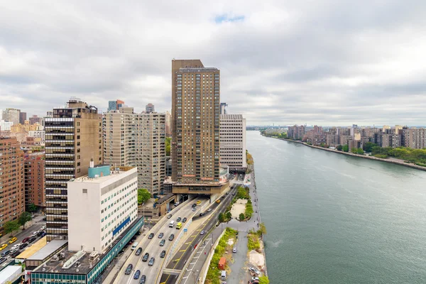 East River y Roosevelt Island desde Roosevelt Island Tramway —  Fotos de Stock