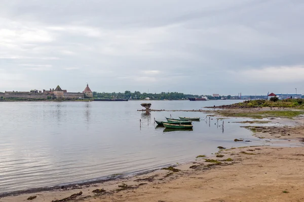 Jezioro Ładoga i twierdzy o nazwie Oreszek w mieście Szlisselburgu, Rosja — Zdjęcie stockowe